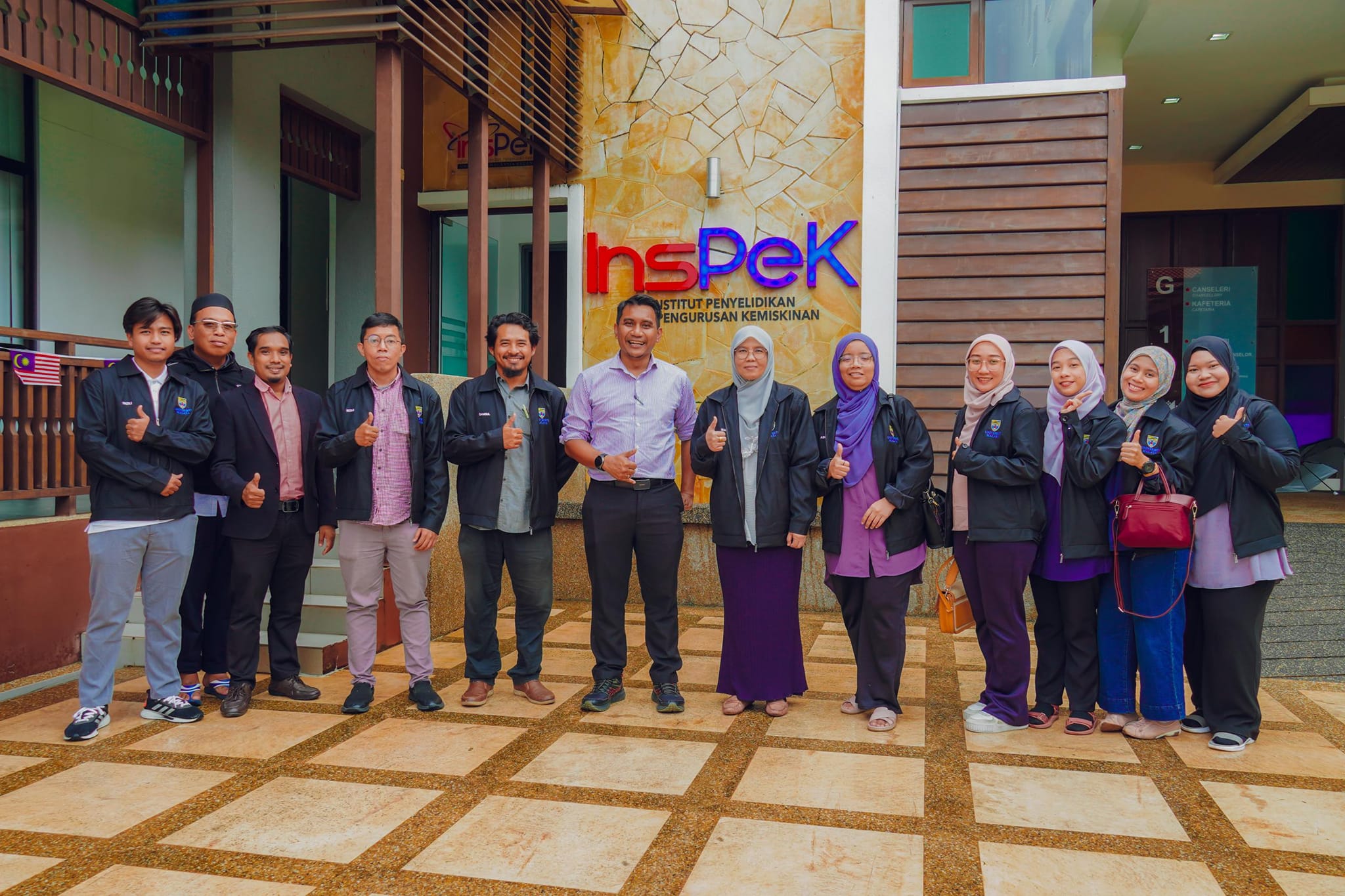 KUNJUNGAN DELEGASI UNGKU AZIZ CENTER FOR DEVELOPMENT STUDIES (UAC), UNIVERSITI MALAYA (UM) DI UMK BACHOK DAN TAPAK PROJEK INSPEK DI BACHOK DAN PASIR PUTEH